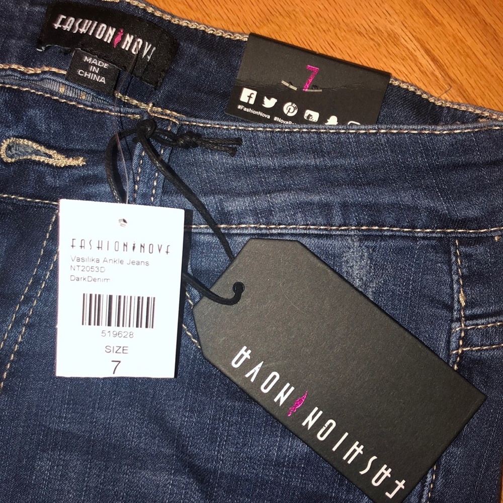 Distressed jeans - Picture 4 of 5